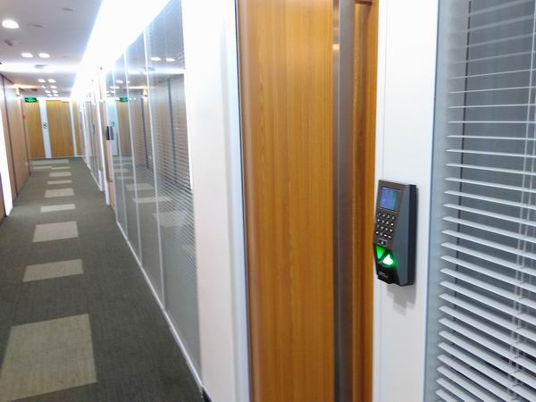 中控智慧指紋門禁系統安裝效果圖